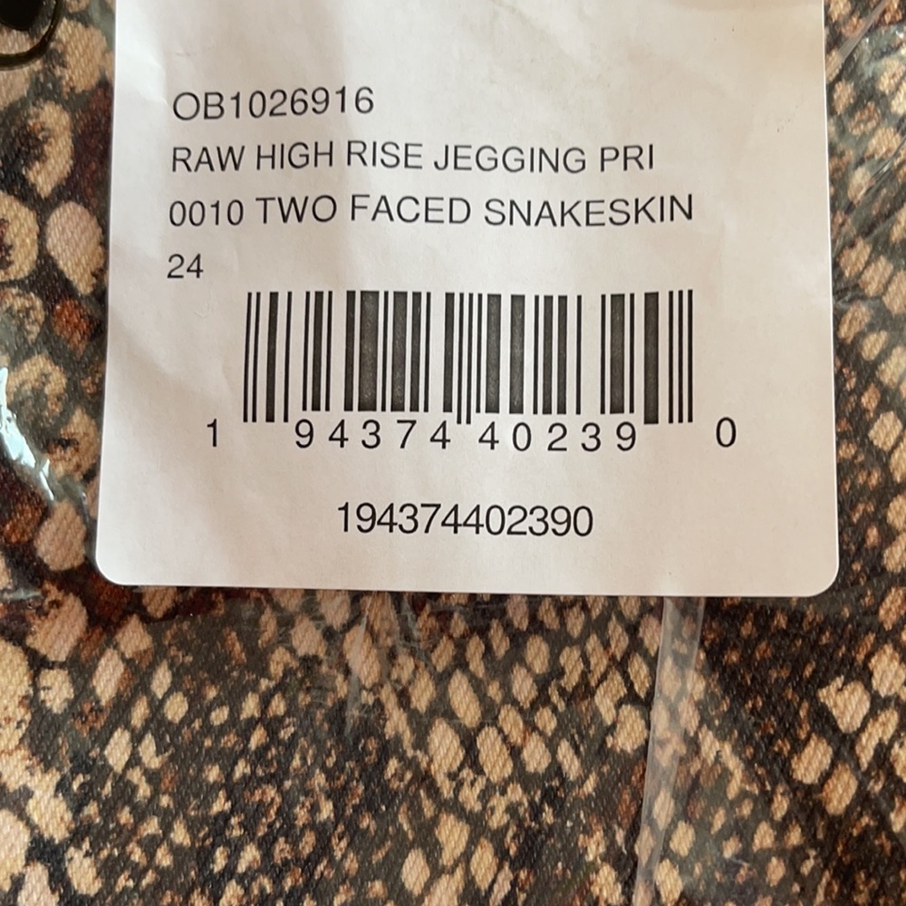 Free people High-Rise Snakeskin Crop Skinny Jeans (2 for $30) - Picture 3 of 4